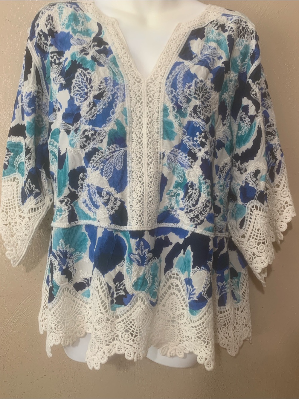 Democracy size M Blue & White Floral Crochet-Trim Tunic